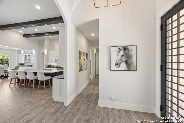 Listing photo id 3 for 643 Menger Springs
