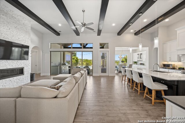 Listing photo id 4 for 643 Menger Springs
