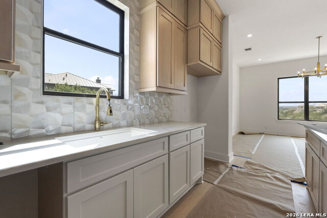 Image 13 of 61 For 258 Hannah  