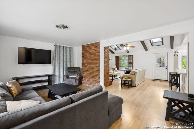 Listing photo id 8 for 10406 Burr Oak