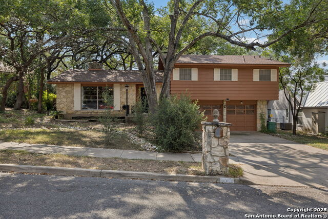 Listing photo id 1 for 10406 Burr Oak