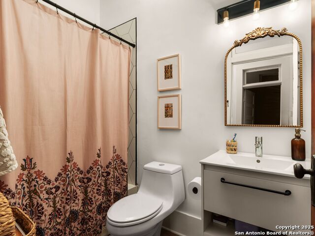 Image 18 of 37 For 233 Delaware Street