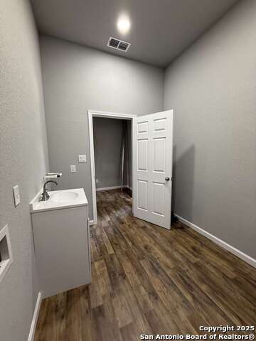 Image 24 of 50 For 334 Whittier E