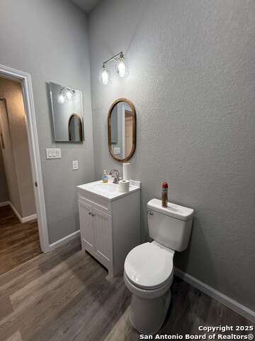 Image 27 of 50 For 334 Whittier E