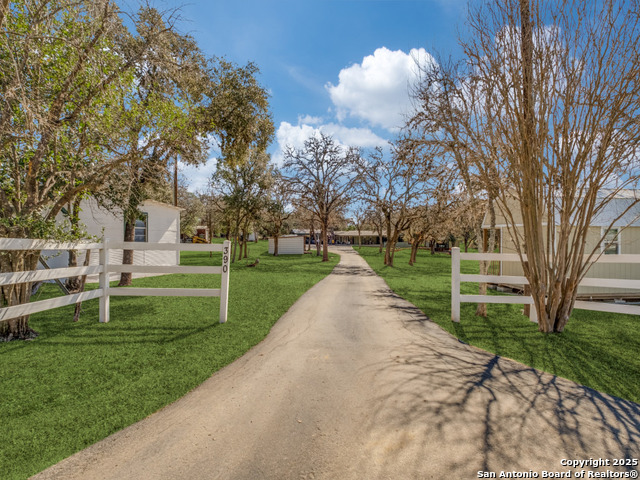 Details for 390 Galveston St, Bandera, TX 78003
