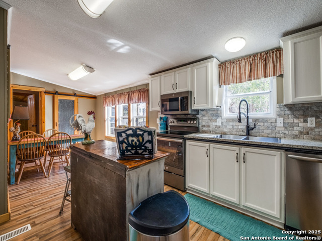 Image 10 of 31 For 390 Galveston St