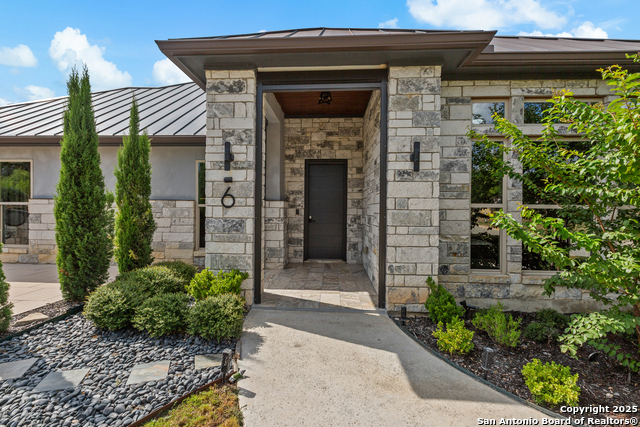 Listing photo id 2 for 6 Dominion Meadows