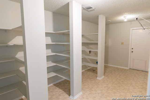 Image 17 of 36 For 15731 Lomita Springs