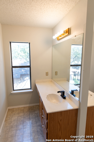 Image 31 of 36 For 15731 Lomita Springs