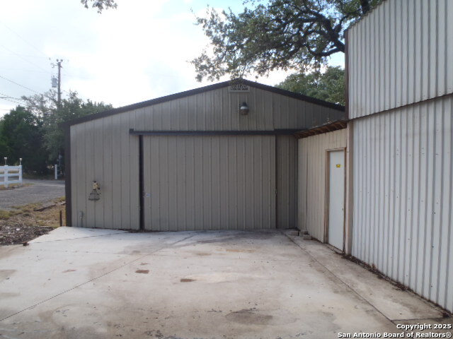 Image 11 of 49 For 650 Oakleaf  