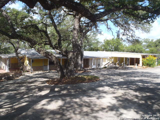 Image 2 of 49 For 650 Oakleaf  