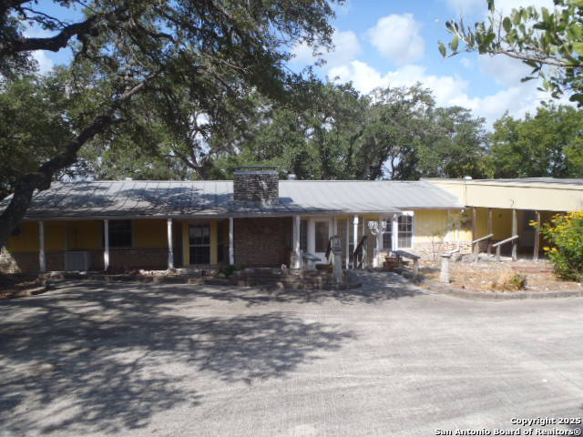 Image 3 of 49 For 650 Oakleaf  