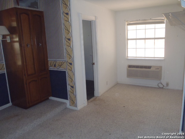 Image 33 of 49 For 650 Oakleaf  