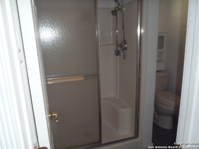 Image 34 of 49 For 650 Oakleaf  