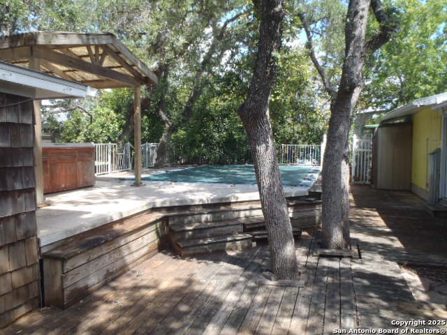 Image 42 of 49 For 650 Oakleaf  