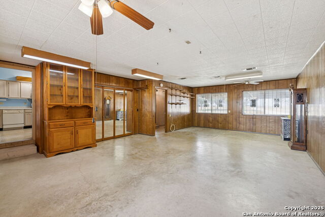 Listing photo id 8 for 8677 Kirkner Rd