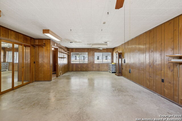 Listing photo id 9 for 8677 Kirkner Rd
