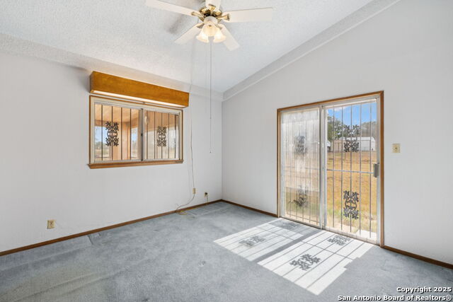 Listing photo id 15 for 8677 Kirkner Rd