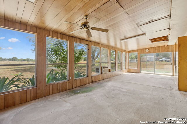 Listing photo id 22 for 8677 Kirkner Rd