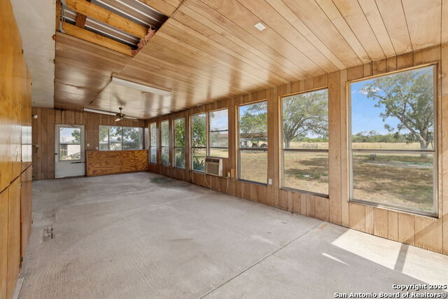 Listing photo id 23 for 8677 Kirkner Rd