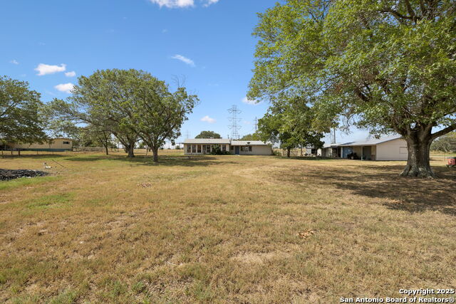 Listing photo id 26 for 8677 Kirkner Rd