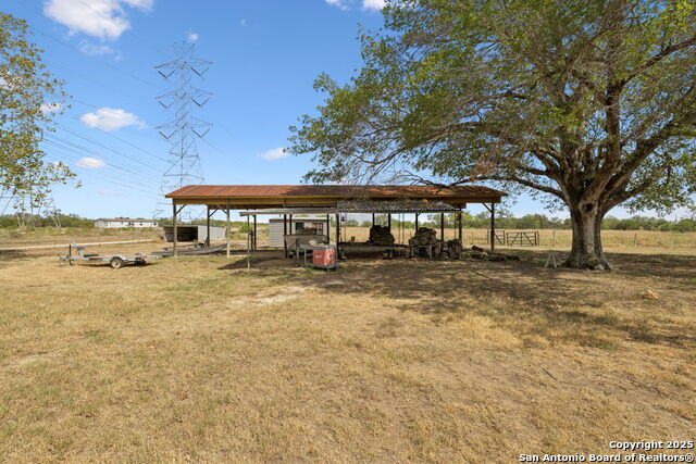 Listing photo id 28 for 8677 Kirkner Rd