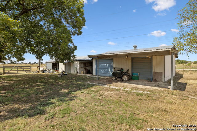 Listing photo id 30 for 8677 Kirkner Rd