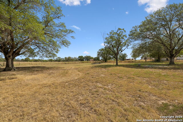 Listing photo id 32 for 8677 Kirkner Rd