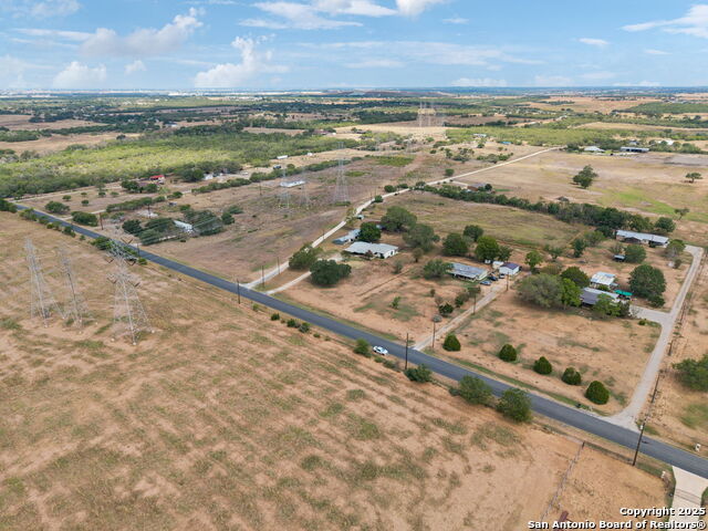 Listing photo id 39 for 8677 Kirkner Rd
