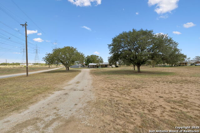 Listing photo id 4 for 8677 Kirkner Rd