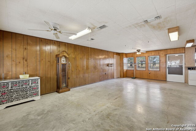 Listing photo id 6 for 8677 Kirkner Rd