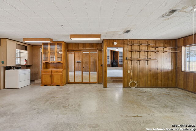 Listing photo id 7 for 8677 Kirkner Rd