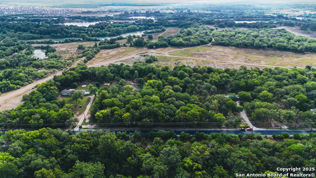 Listing photo id 3 for 8630 Cagnon  