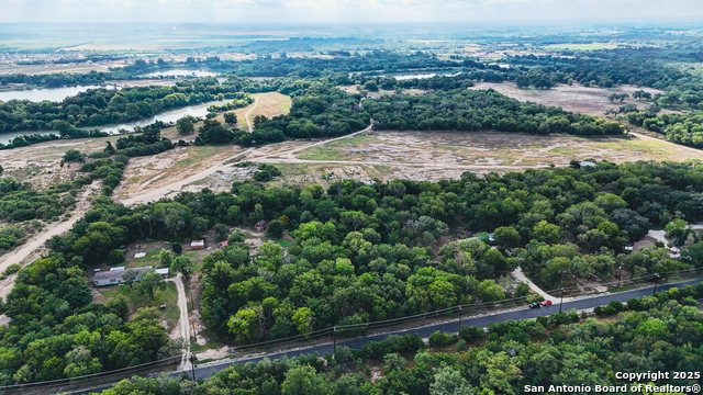 Listing photo id 4 for 8630 Cagnon  