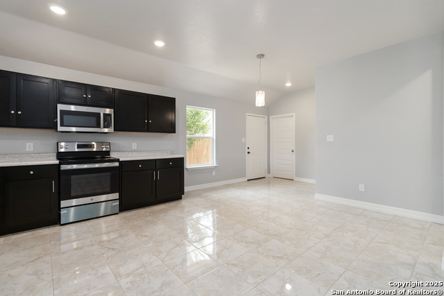 Image 13 of 28 For 10214 Renova