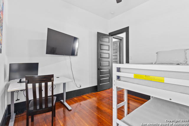 Listing photo id 8 for 318 Belmont  