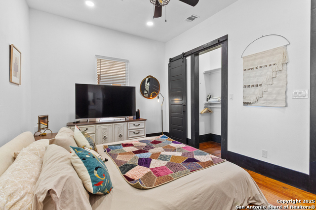 Listing photo id 11 for 318 Belmont  