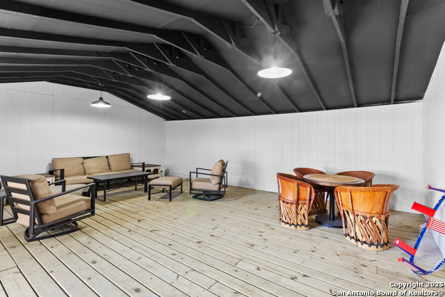 Listing photo id 20 for 318 Belmont  