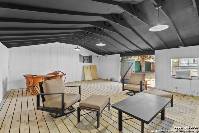 Listing photo id 21 for 318 Belmont  