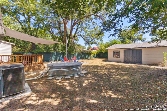 Listing photo id 22 for 318 Belmont  