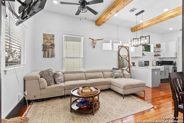 Listing photo id 3 for 318 Belmont  