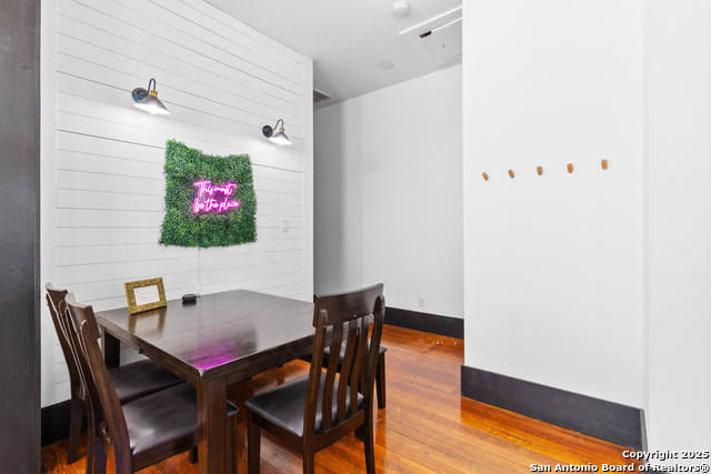 Listing photo id 4 for 318 Belmont  