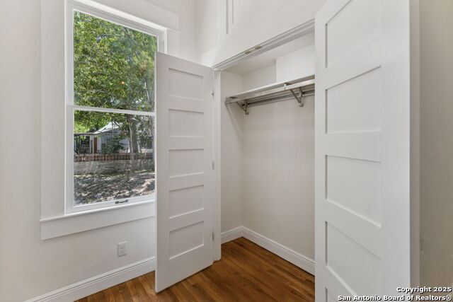 Listing photo id 10 for 122 Leopold