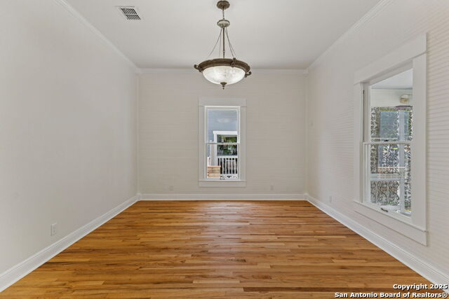 Listing photo id 11 for 122 Leopold