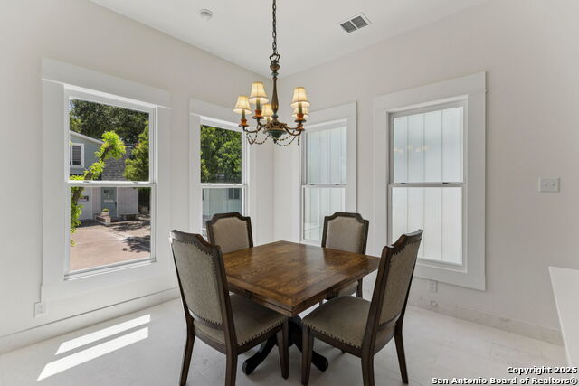 Listing photo id 18 for 122 Leopold