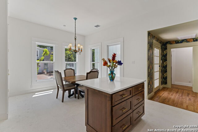 Listing photo id 19 for 122 Leopold
