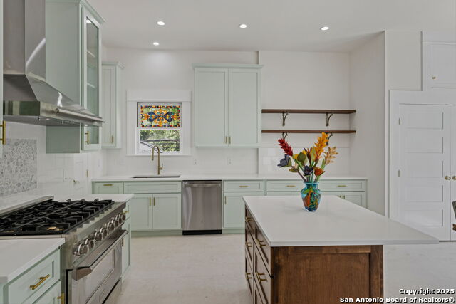 Listing photo id 21 for 122 Leopold