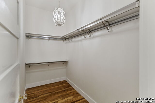 Listing photo id 27 for 122 Leopold