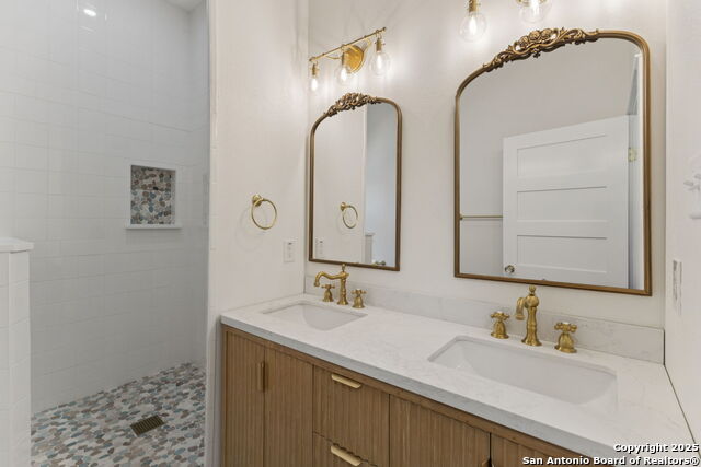 Listing photo id 28 for 122 Leopold
