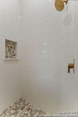 Listing photo id 29 for 122 Leopold